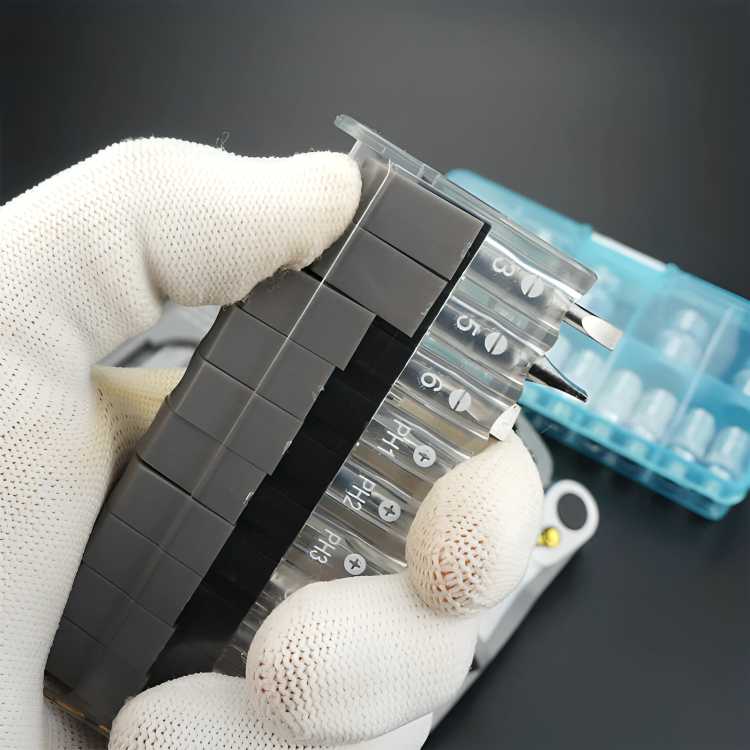 ミニマルチドライバー – コンパクトで、正確で、常に手の届くところに