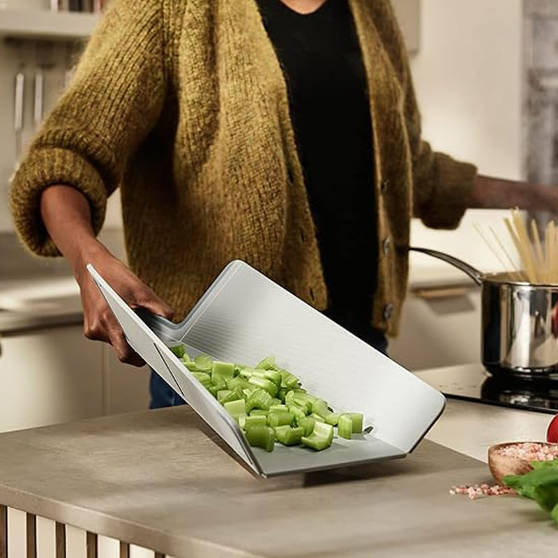 Hajtható, multifunkcionális vágódeszka