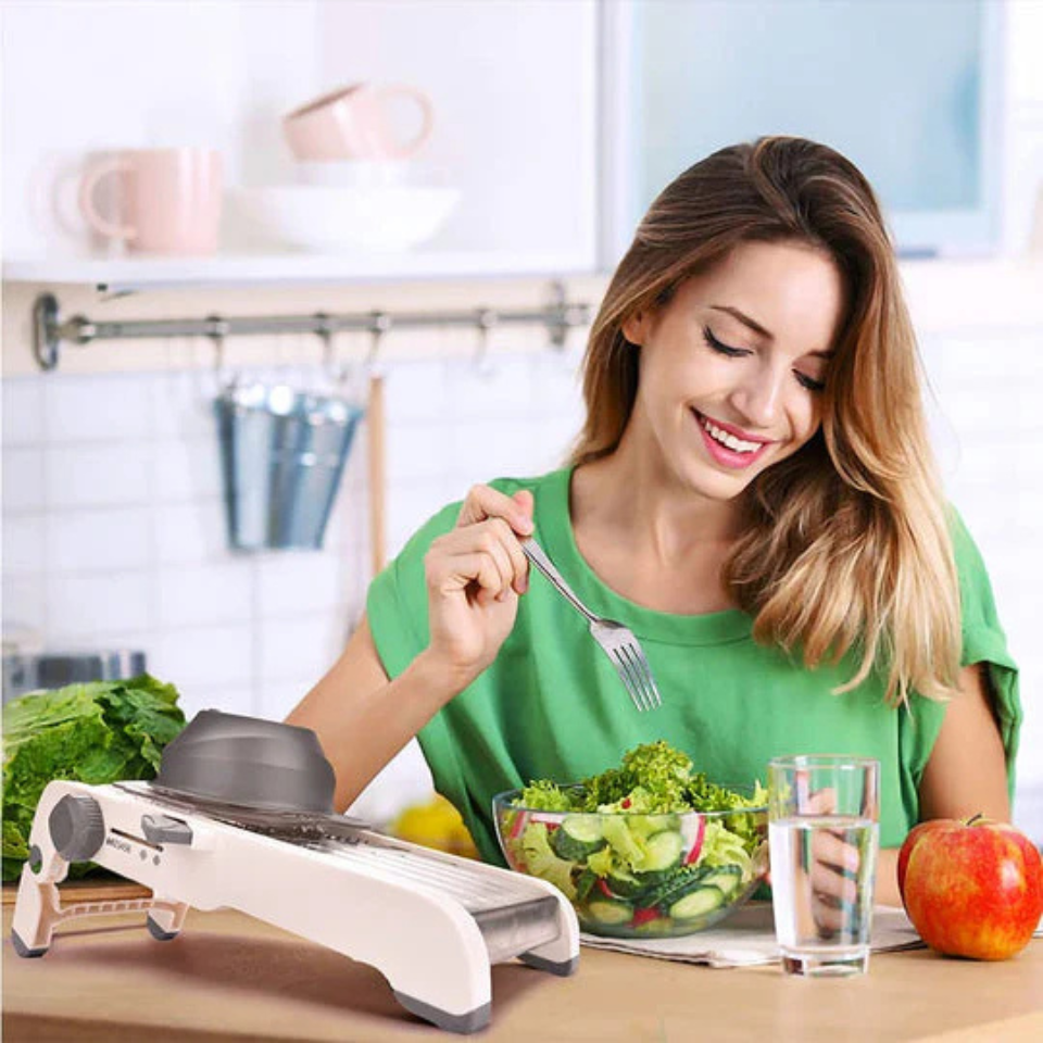 Adjustable mandoline for quick slicing 
