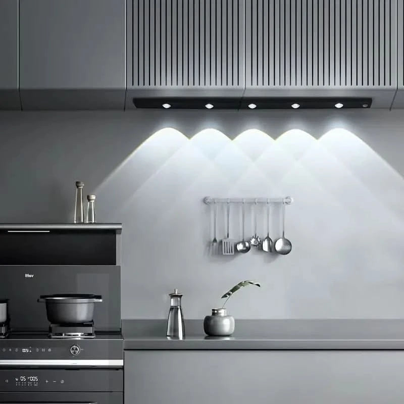 مصباح LED لاصق مع كاشف حركة ذكي 
